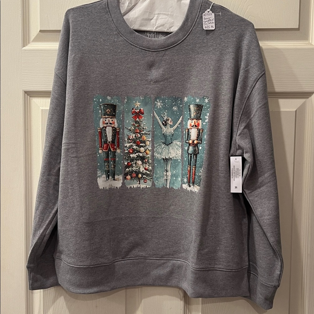Time and Tru Gray Nutcracker Graphic Woman’s XL Sweatshirt New